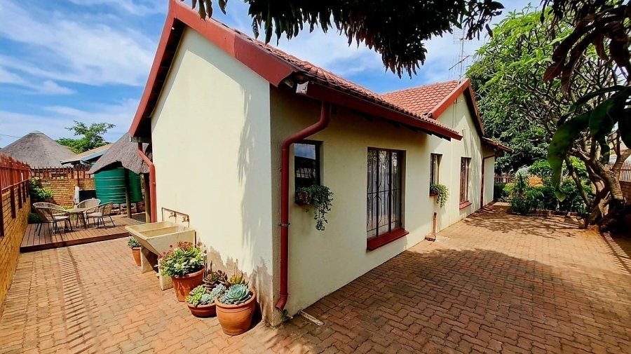 3 Bedroom Property for Sale in Geelhoutpark North West
